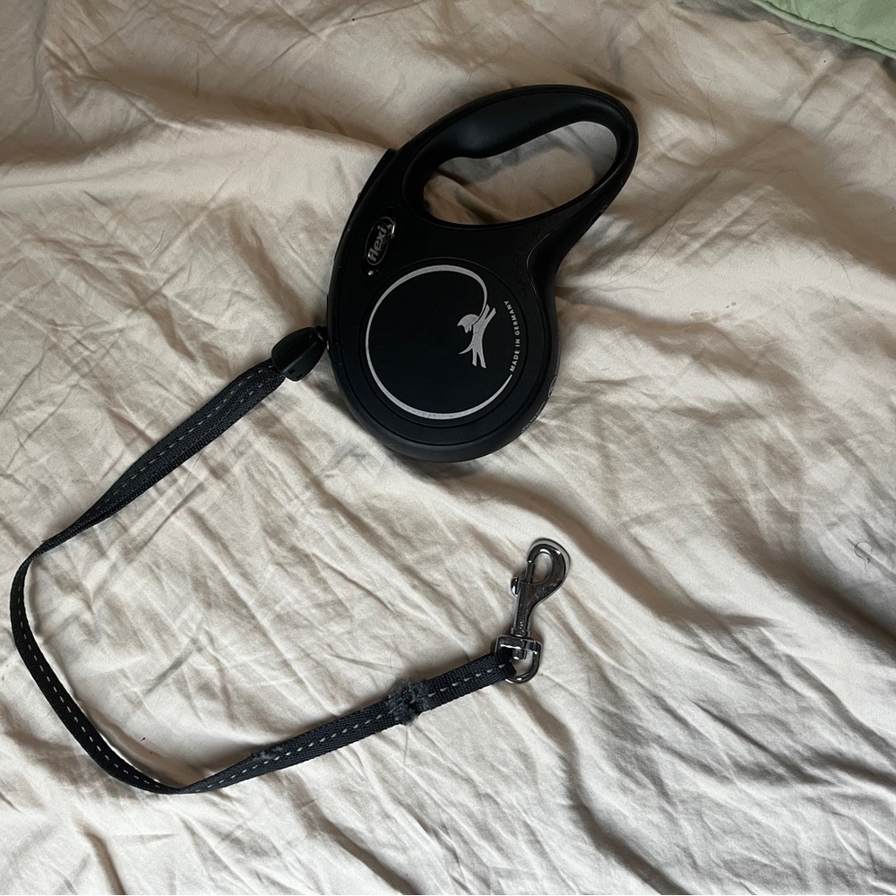 Black Flexi size small retractable leash